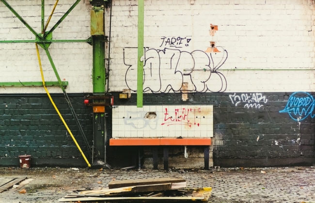 城市房屋拆迁补偿案例：棚户区改造项目补偿决定遭确认违法