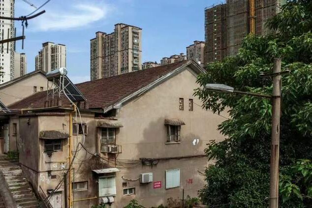 1751002483-河北邯钢老厂区改造中,上世纪70年代职工生活区为何被整体拆除?