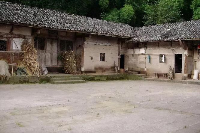 1752038795-浙江省东阳市横店镇杨村:无证自建房如何申请补偿评估?