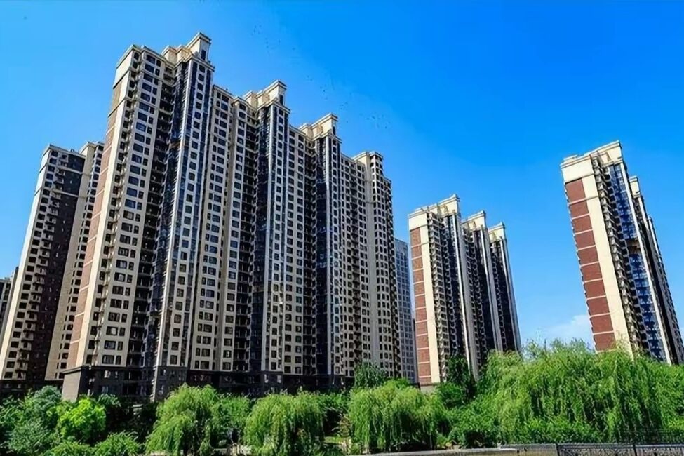 1752724262-北京市“睡城”改造:龙域中心西侧企业拆迁安置房为何未纳入“五证齐全”?