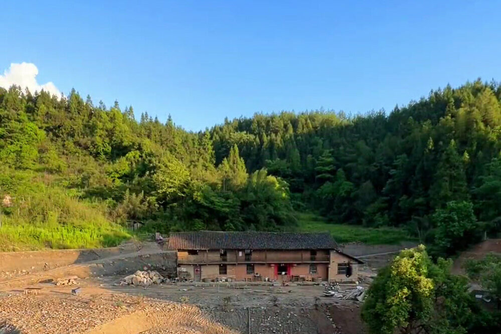 1758872191-ef5f14e419817aa7b863f17a44f89715