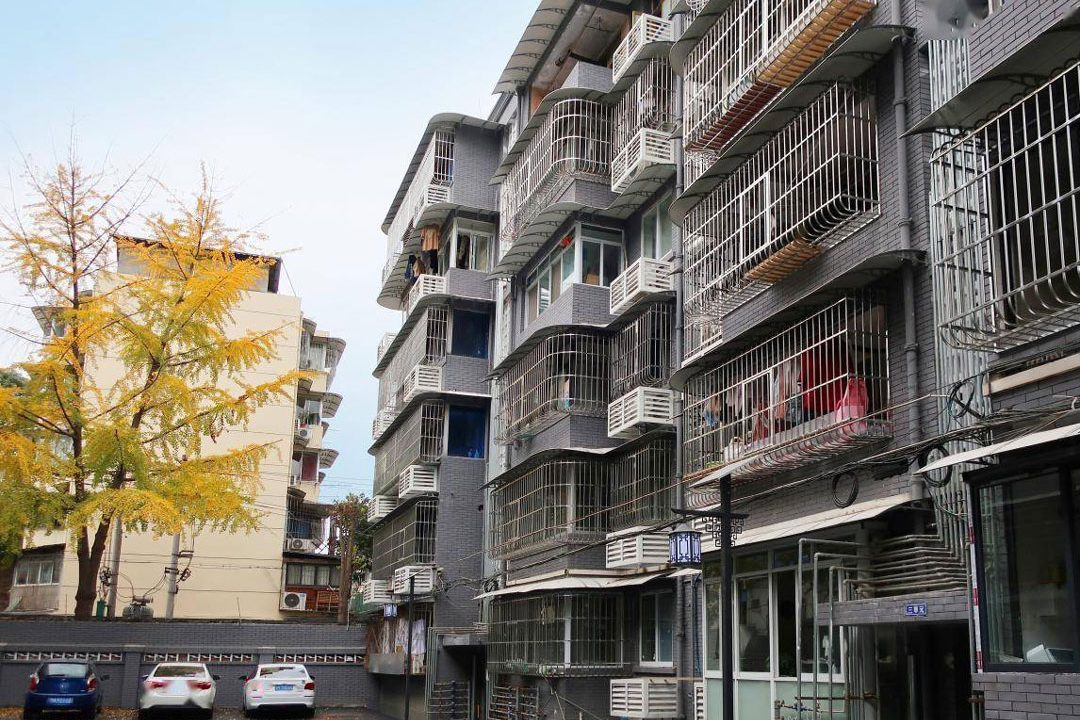 1765352321-ee75d7915ac8354bafd3a4c401763a8e